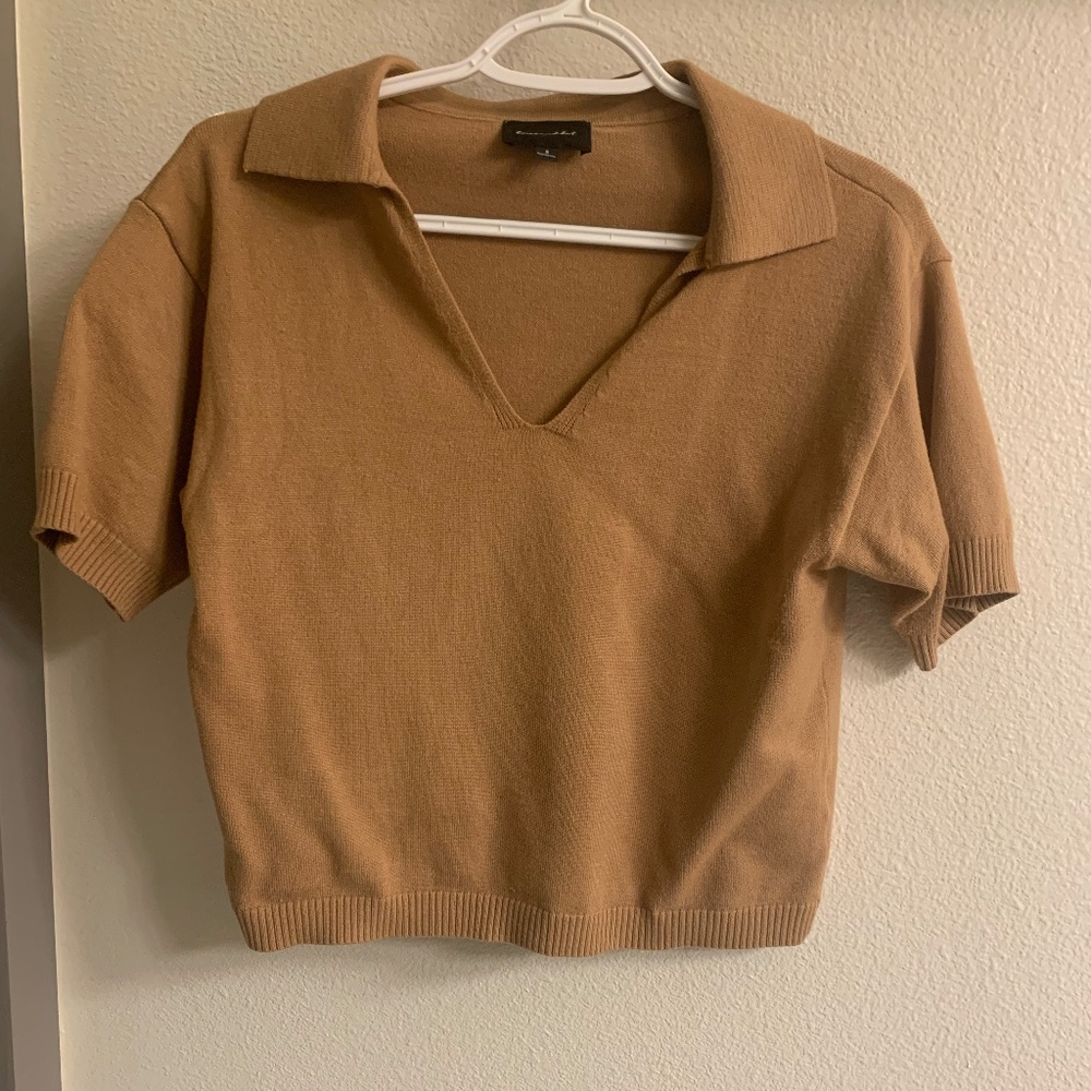 Neutral relaxed Collar Top